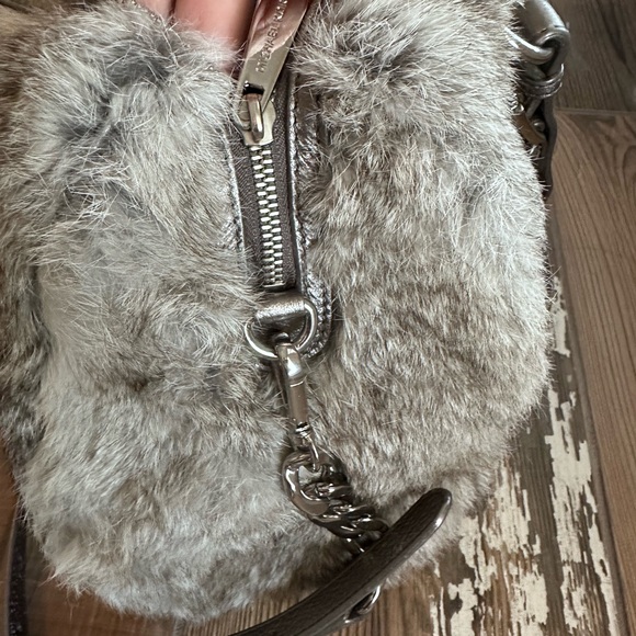 Michael Kors Rabbit Fur Like New Satchel Handbag Grey Silver Shimmer Leather - Picture 8 of 9